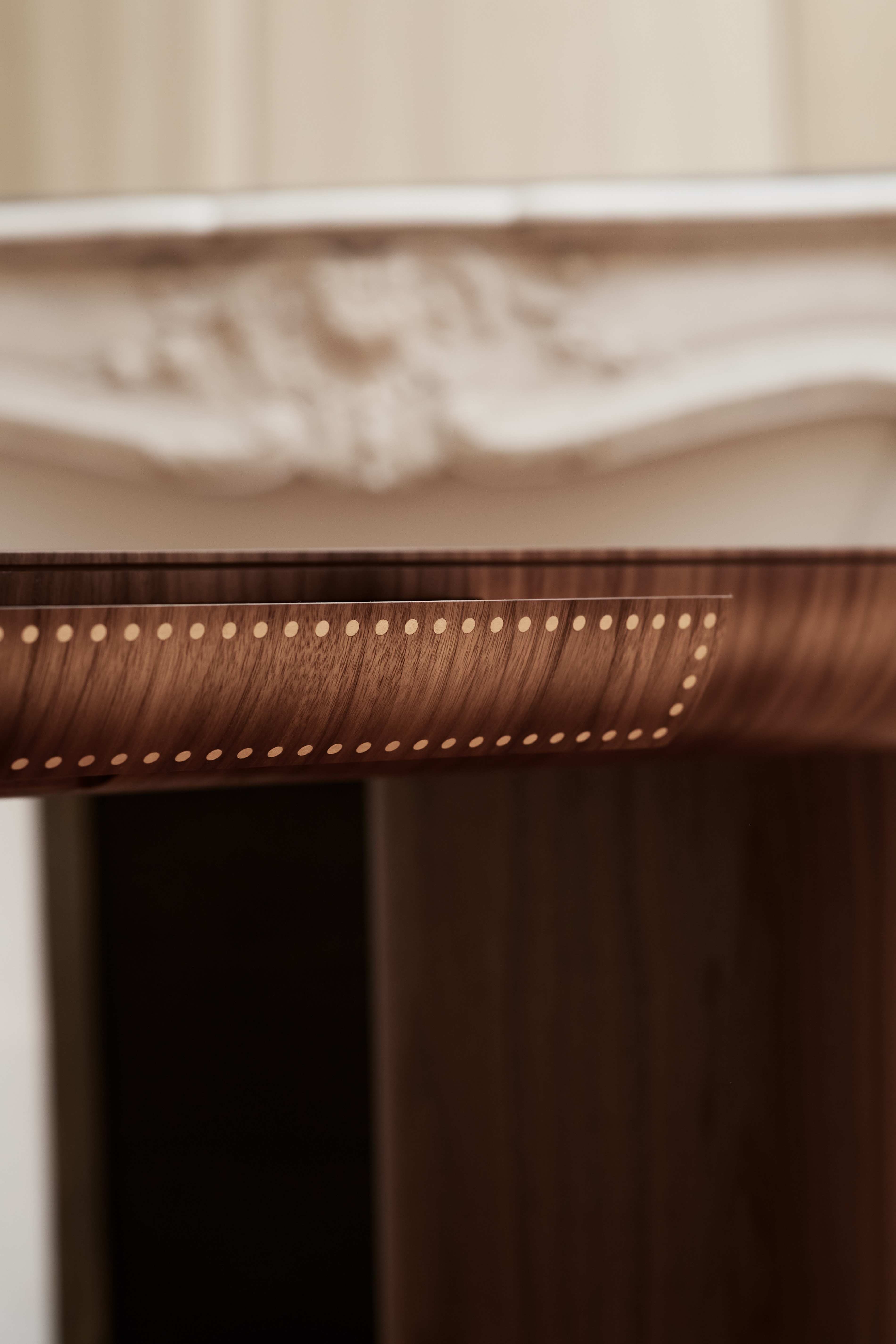 Mise En Scène by Tatjana von Stein, made of Leather and Wood , Walnut version, picture 4