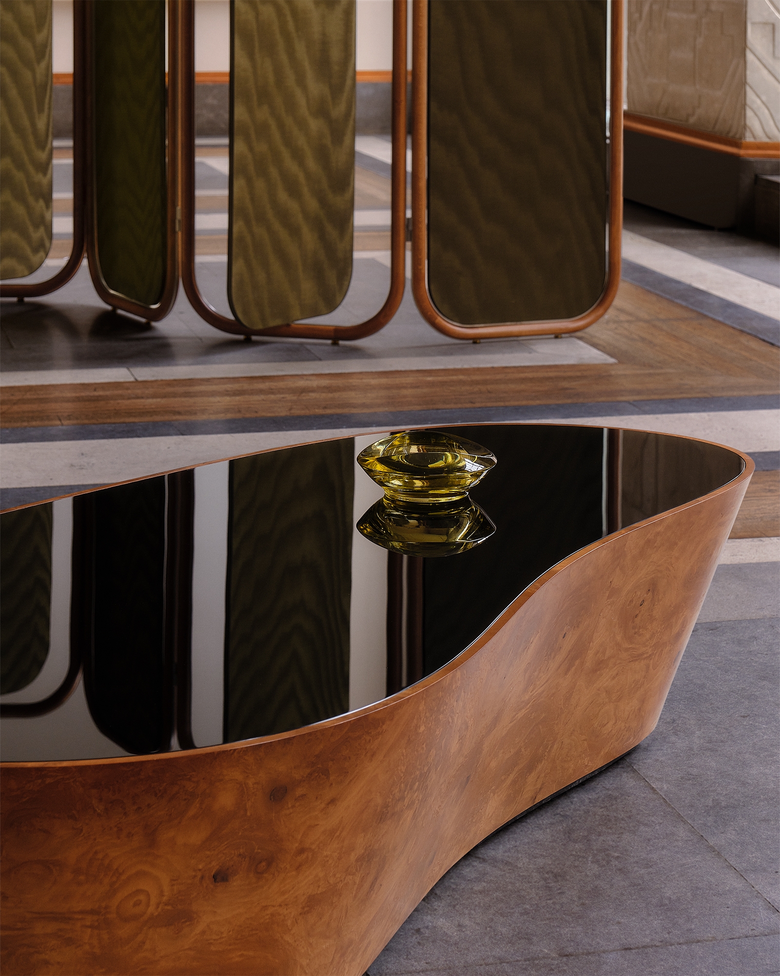 Mise En Scène by Tatjana von Stein, made of Lacquered Glass and Wood , Walnut Burlwood version, picture 4