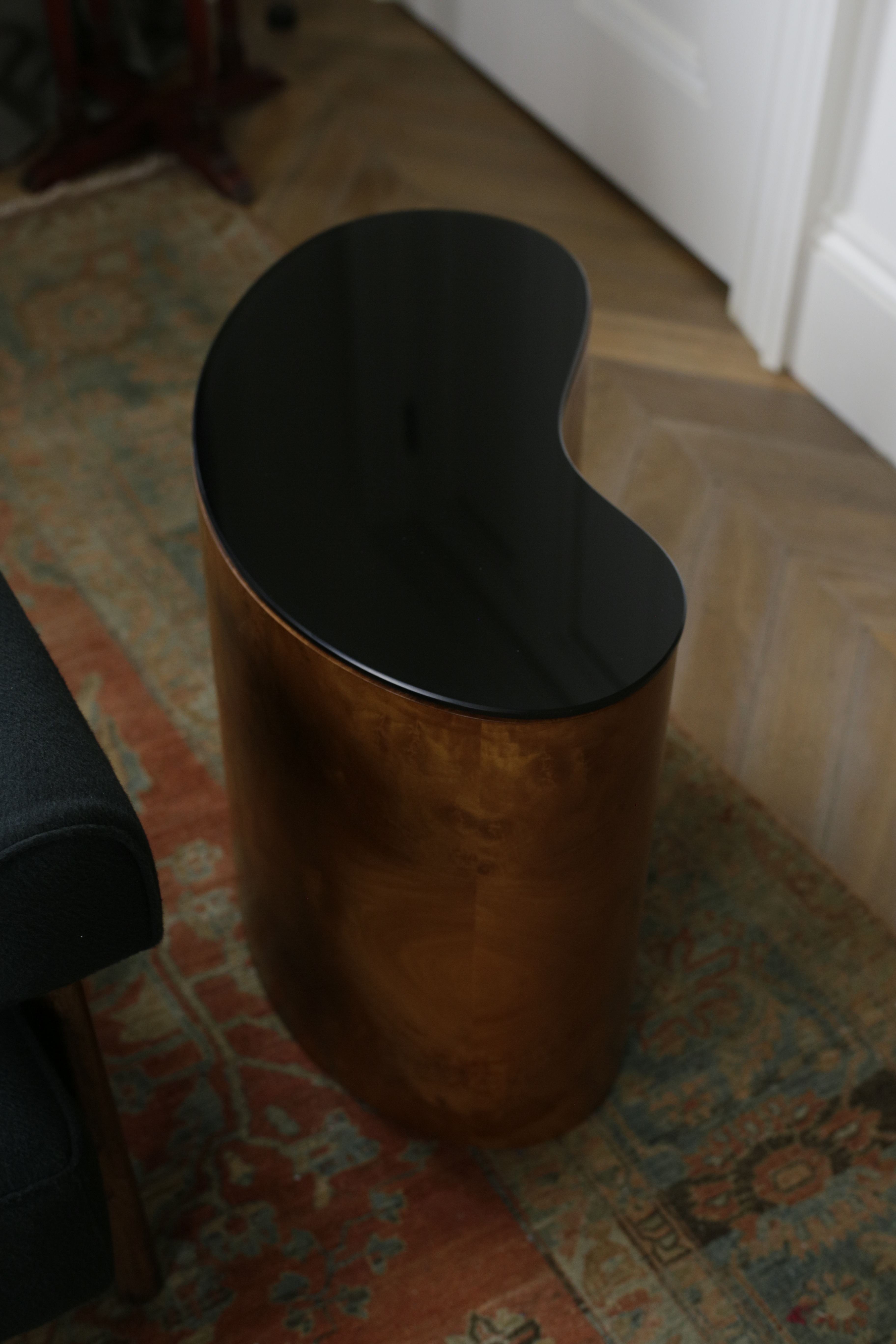 Mise En Scène by Tatjana von Stein, made of Wood and Lacquered Glass, Walnut Burlwood version, picture 3