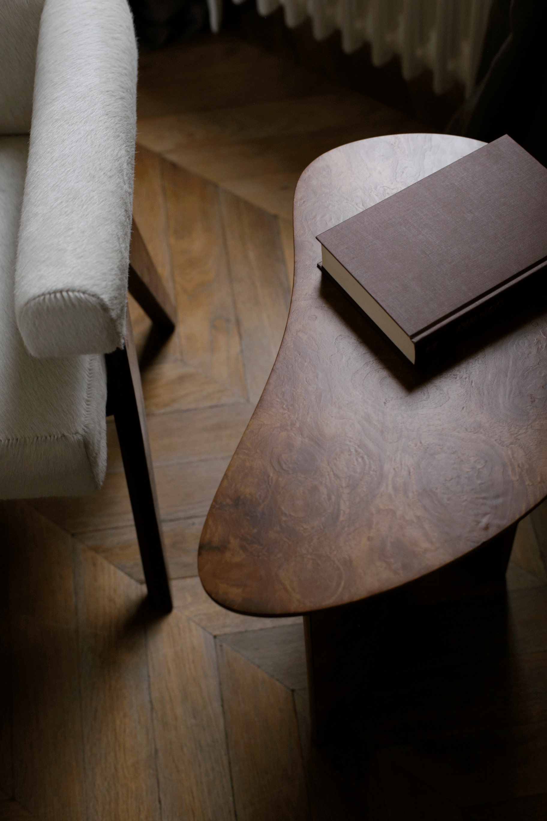 Mise En Scène by Tatjana von Stein, made of Wood and Steel, Walnut Burlwood version, picture 4