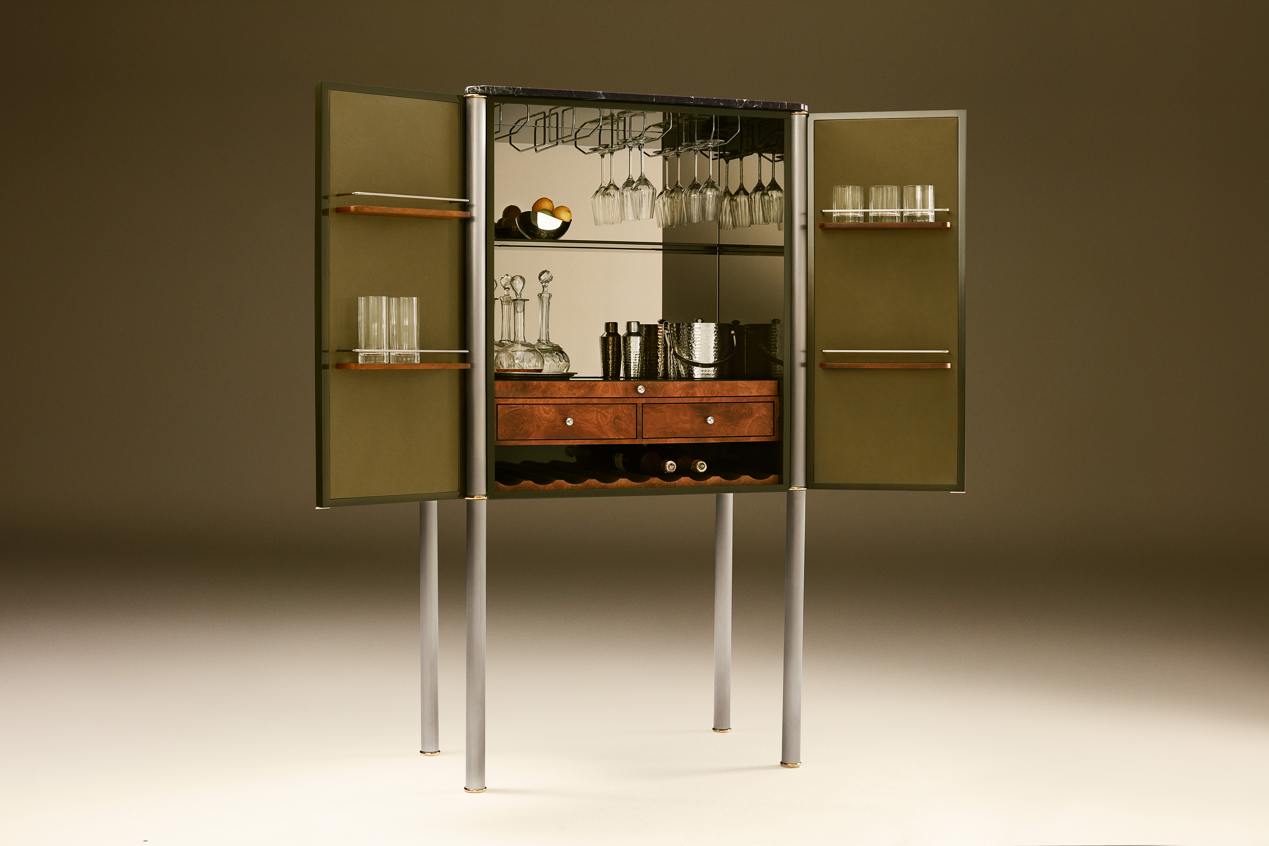 Mise En Scène by Tatjana von Stein, made of Wood and Leather, Green Lacquer version, picture 2